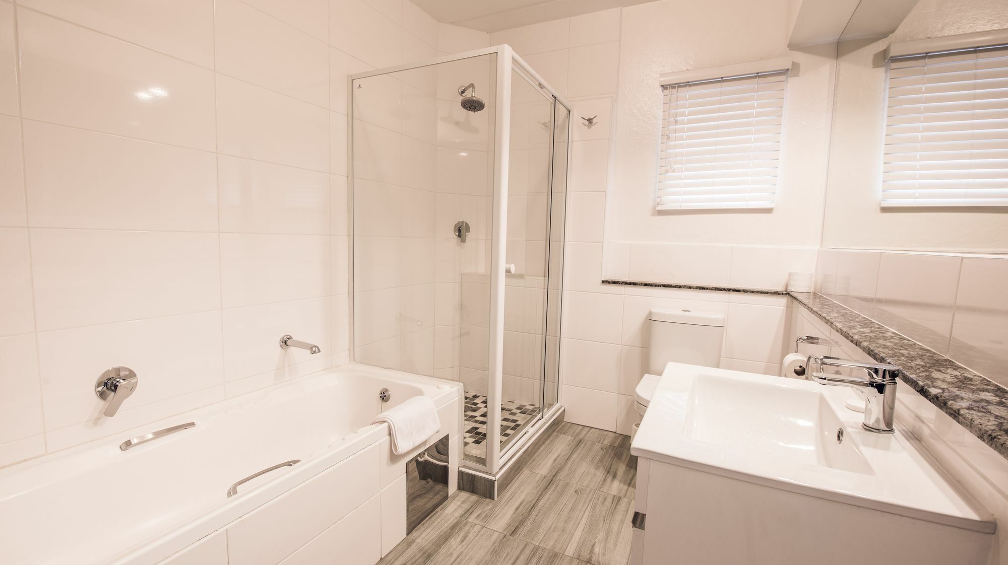 Airport Inn Executive Suites Kempton Park Ngoại thất bức ảnh